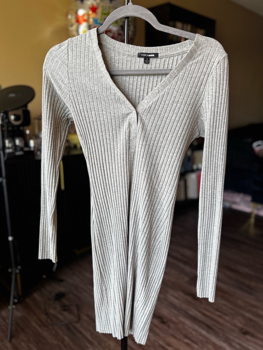 Fashion Nova Ribbed V-Neck Long Sleeve Dress- Light Gray
